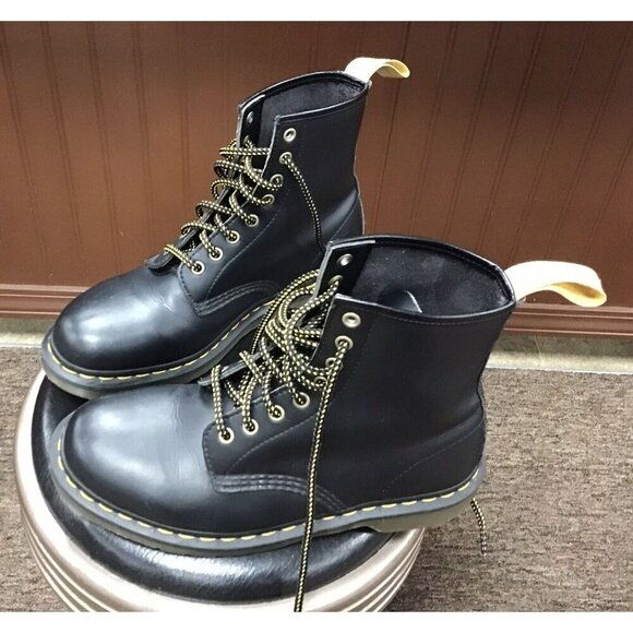 Men’s Dr. Martens Smooth Vegan Leather 8 Eyelet Boots Size 9 - Black - Picture 2 of 8
